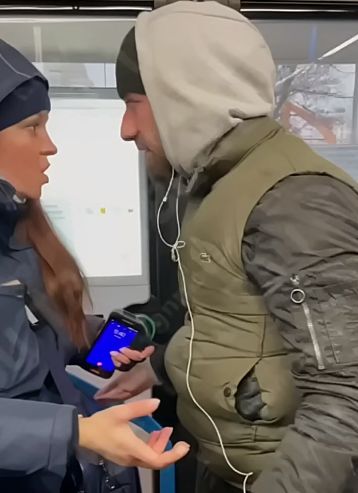 Буйный безбилетник устроил скандал с контролёрами в московском автобусе