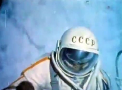 Цветные кадры первого выхода в открытый космос Алексея Леонова, 18 марта