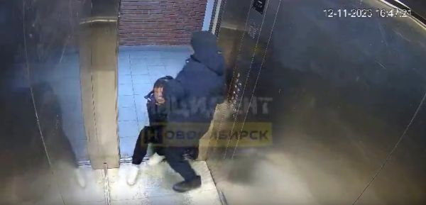 В Новосибирске семейная пара устроила драку прямо в лифте: мужчина "наказал" жену за излишне выпитый алкоголь