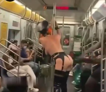 В нью-йоркском метро