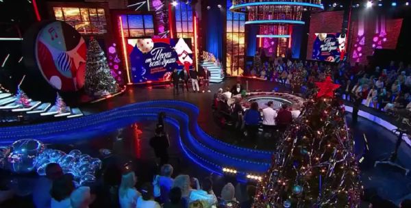На ТВ собрали всех участников той самой группы «Стекловата», чтобы они исполнили свой легендарный трек про Новый год⁠⁠