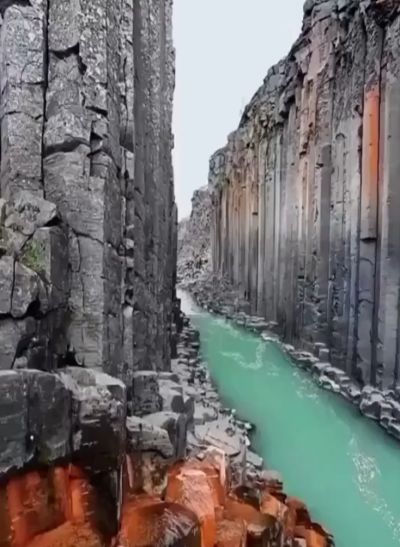 Базальтовый каньон Студлагил в Исландии⁠⁠