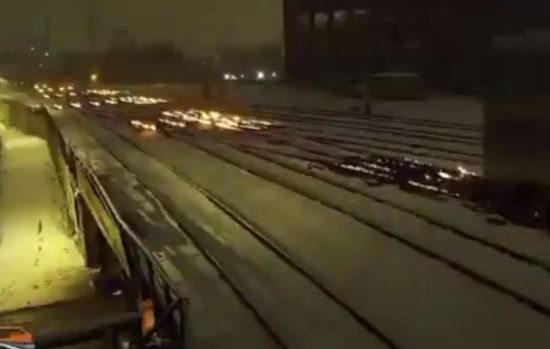 В Чикаго подожгли рельсы, чтобы обеспечить движение поездов при минусовых температурах