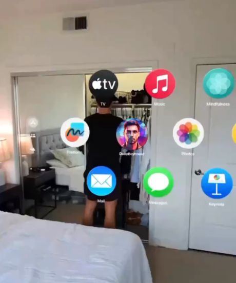 Для AR-гарнитуры Apple Vision Pro представили концепт приложения, которое создаёт дипфейк любого человека в реальном времени
