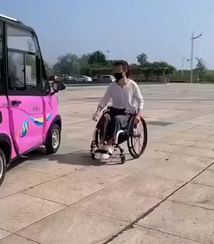 Китайцы знают,что необходимо людям - инвалидам...⁠⁠