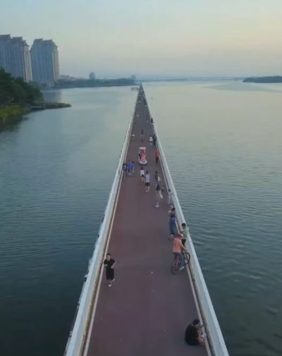 Впечатляющий велосипедный мост в Сямэне (Китай)⁠⁠