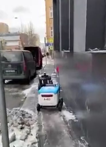 В городе не только водители ругаются друг на друга, но и роботы