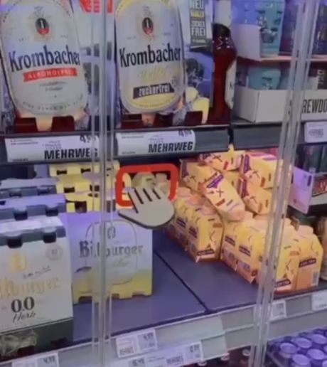 Механизм открытия дверцы холодильника в немецких магазинах