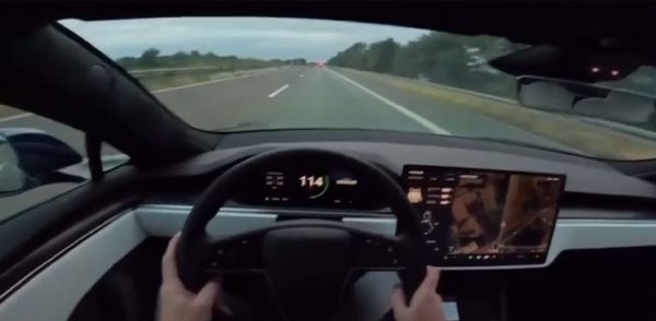 Максимальная скорость Tesla Model S Plaid