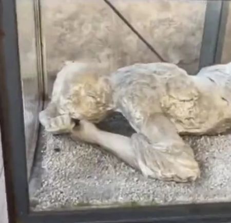 23-летняя женщина, пострадавшая во время извержения Везувия в Помпеи