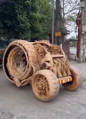 Умелец из Вьетнама, создающий для своих детей точные копии машин из дерева, собрал необычную машину по эскизу ИИ