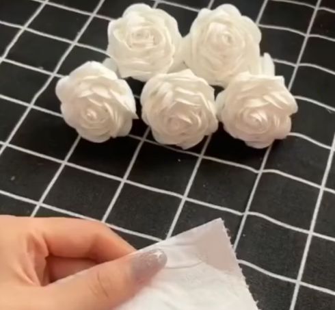 Роза из туалетной бумаги⁠⁠