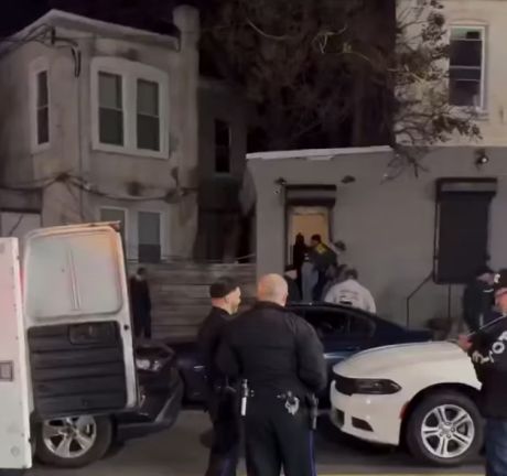 Забавная ситуация в Филадельфии: там полицейский задержал своего брата-близнеца⁠⁠