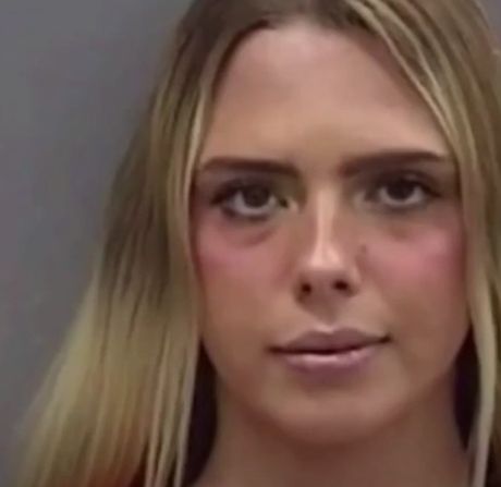 Во Флориде судят 23-летнюю мадам, которая прикидывалась 14-летней девочкой и склоняла к сексу несовершеннолетних