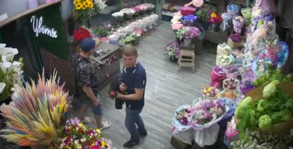 В Ростове цветочники жестко расправились с ворами, которые повадились красть букеты