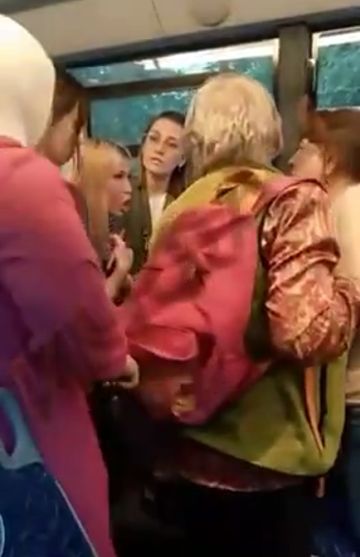 Ростовские школьницы устроили скандал в автобусе