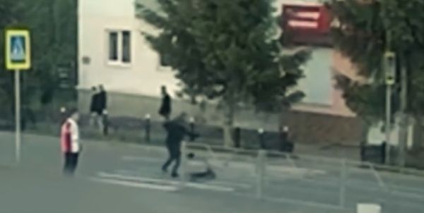 Пешеход с самокатом пнул байкера