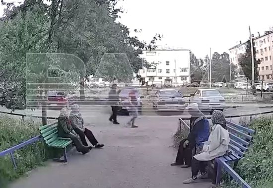 Первый случай в истории России, когда бабушку на скамейке назвали проституткой, а не наоборот