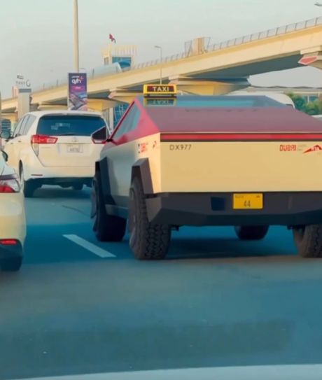 В Дубае Cybertruck превратили в такси