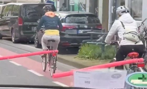 В Германии велоактивисты пытаются воспитывать водителей⁠⁠