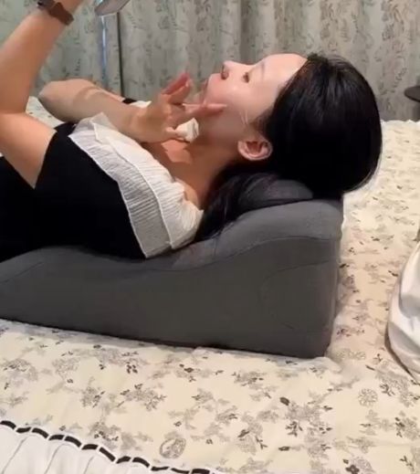 В Китае придумали идеальную подушку для отдыха