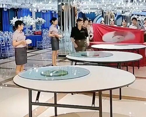 Скоростная сервировка стола в Китае