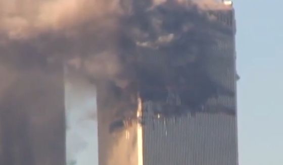 Появилось новое видео с терактов 11 сентября 2001 года, на котором подробно запечатлены обрушения двух башен Всемирного торгового центра