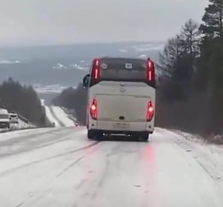 Водитель спас пассажирский автобус от аварии