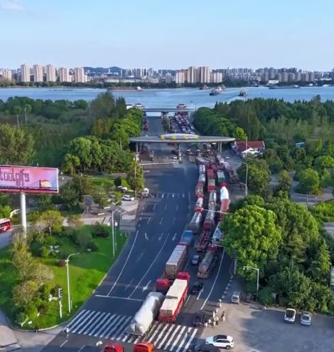 Паромная переправа в Чжэнъяне, Китай⁠⁠