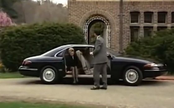 «Исчезающие» двери на Lincoln Mark VIII 1993 года