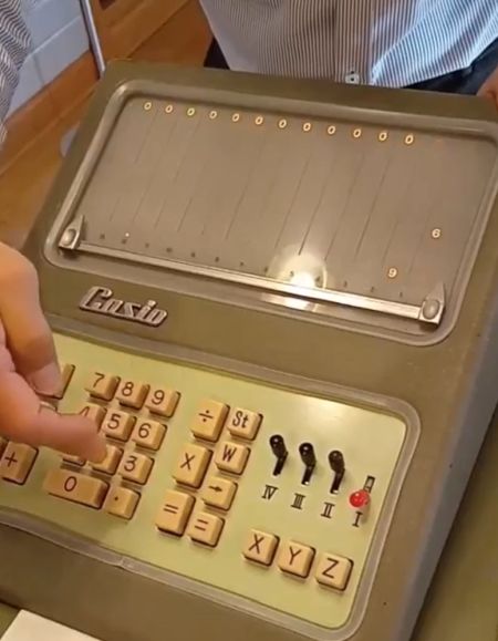 Первый в мире полностью электрический калькулятор Casio 14-A⁠⁠