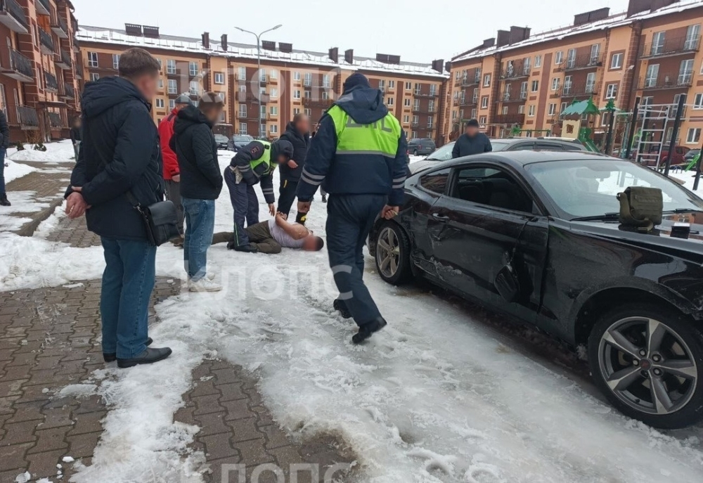 На все деньги: Мужик на арендованном Мустанге протаранил 20 автомобилей