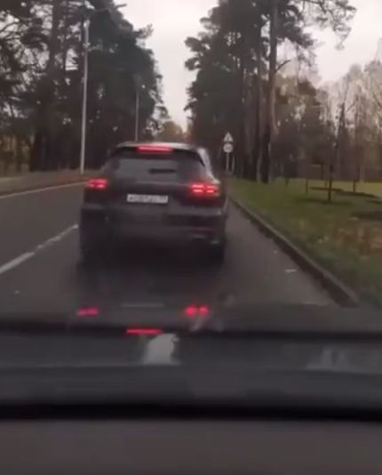 Чё ему надо то блин…