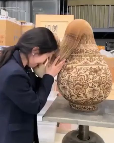 Довольно необычная ваза