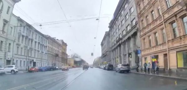 Девушка возмущается