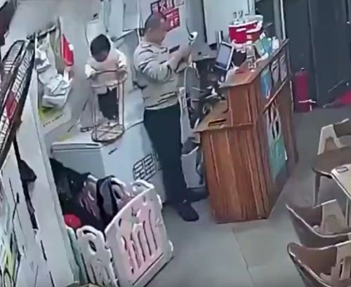 Папа всегда на подстраховке