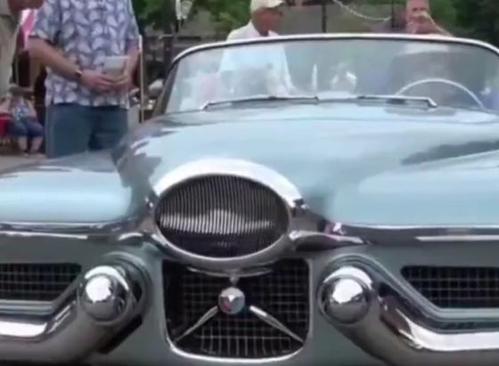 Впервые выдвижные скрытые фары появились на автомобиле Cord 810, 1935 года
