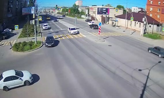 Так сегодня утром в Волгограде сошлись трактор, Nissan Qashqai, VW Tiguan и Skoda Rapid