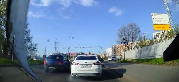 На живца ловил, и подсек вовремя