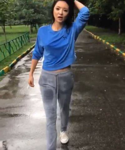 Азиатская девушка⁠⁠