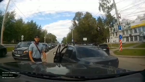 В Самаре дядю не пропустили на дороге