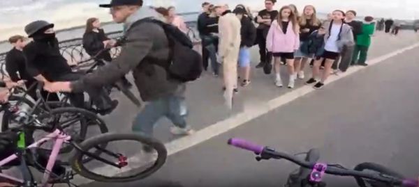 В Самаре парень преподал урок подростку