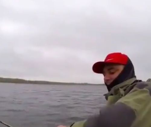 Очень мощный трофей рыбака!