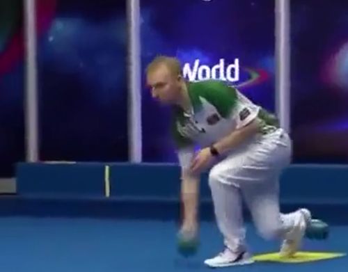 Не знаю, что за вид спорта, но этот мужик там видимо профессионал!⁠⁠