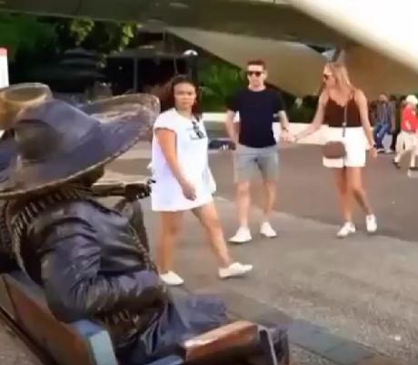 Пранк на лавочке⁠⁠