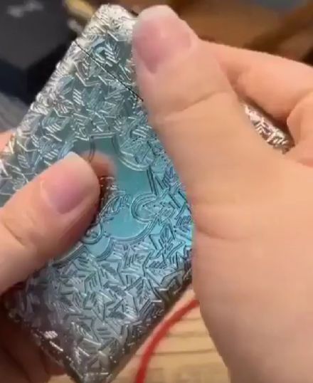 Старинная зажигалка в форме сигареты⁠⁠