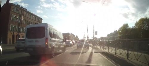 Дерзкий пацанчик на Эксиде вьехал в зад регу и качает права
