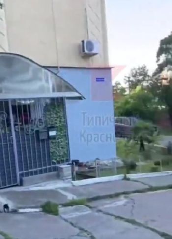 Вырезал окно в глухом торце многоэтажки житель Дагомыса