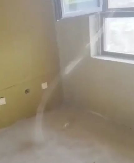 Странный у них сквозняк⁠⁠