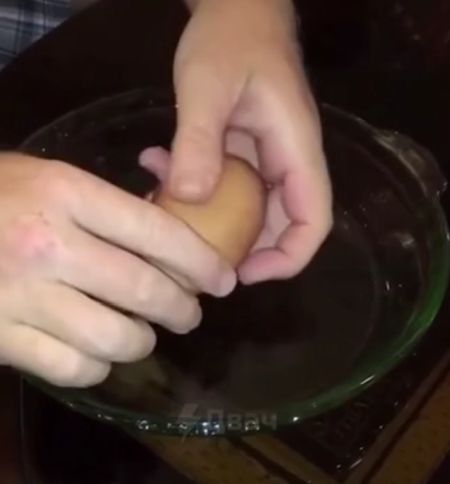 Снесла курочка яичко, да не простое...
